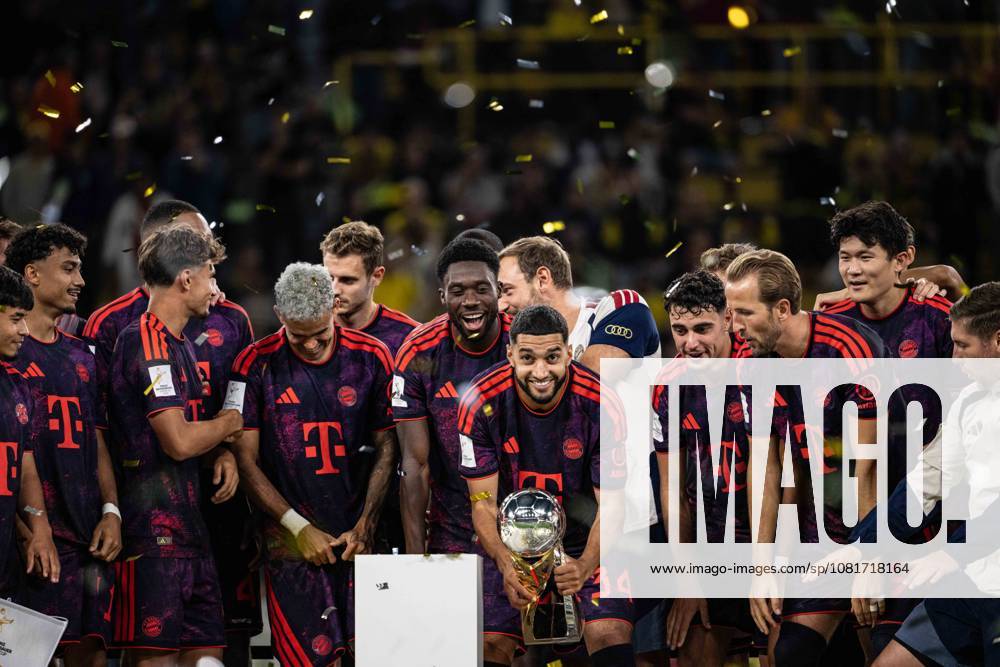 Ismael Saibari 34 (FC Bayern Muenchen) mit Pokal, Borussia Dortmund vs. FC Bayern Muenchen, Fussball, Franz Beckenbauer Supercup, 22.08.2026 DFB regulations prohibit any use of photographs as image sequences and or quasi-video Dortmund Nordrhein-Westfalen Deutschland