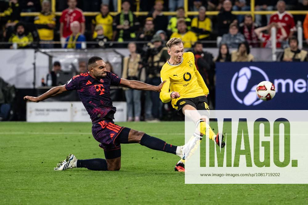 Jonathan Tah 4 (FC Bayern Muenchen) im Zweikampf mit Maximilian Beier 14 (Borussia Dortmund), Borussia Dortmund vs. FC Bayern Muenchen, Fussball, Franz Beckenbauer Supercup, 22.08.2026 DFB regulations prohibit any use of photographs as image sequences and or quasi-video Dortmund Nordrhein-Westfalen Deutschland