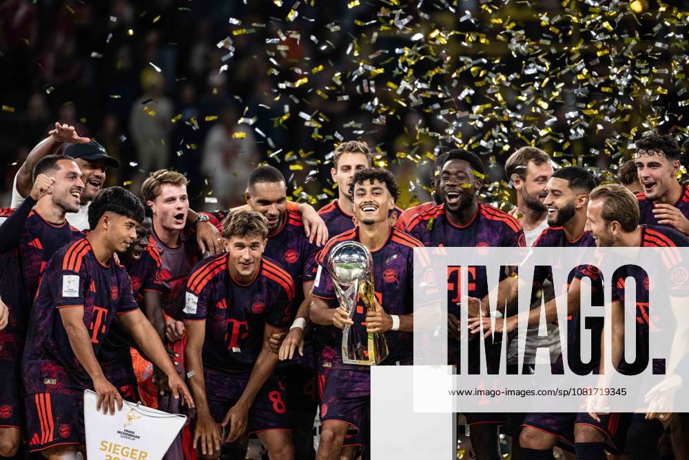 Nathaniel Brown 11 (FC Bayern Muenchen) mit Pokal, Borussia Dortmund vs. FC Bayern Muenchen, Fussball, Franz Beckenbauer Supercup, 22.08.2026 DFB regulations prohibit any use of photographs as image sequences and or quasi-video Dortmund Nordrhein-Westfalen Deutschland