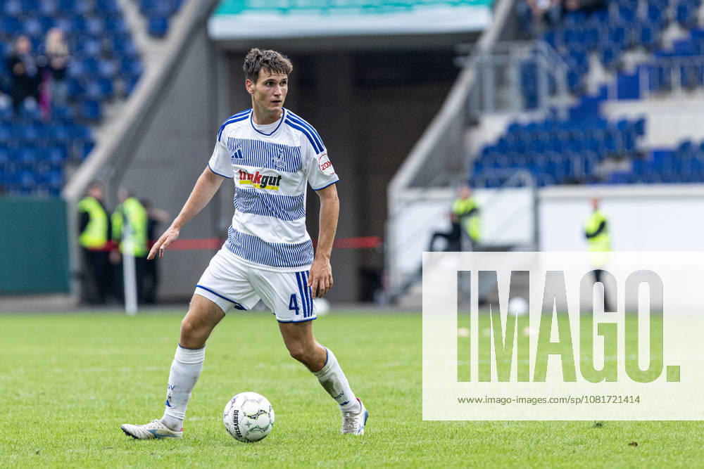 DFB-Pokal, 2026 2027, 1. Runde: MSV Duisburg - SV 07 Elversberg; 22.08.2026 Martin Ens (MSV Duisburg, 4) DFB-Pokal, 2026 2027, 1. Runde: MSV Duisburg - SV 07 Elversberg; Schauinsland-Reisen-Arena, Duisburg; 22.08.2026 DFB regulations prohibit any use of photographs as image sequences and or quasi video.
