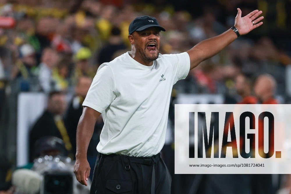 Franz Beckenbauer Supercup 2026 - Borussia Dortmund - FC Bayern München am 22.08.2026 im Signal Iduna Park in Dortmund Trainer Vincent Kompany (Muenchen) gibt lautstark Anweisungen