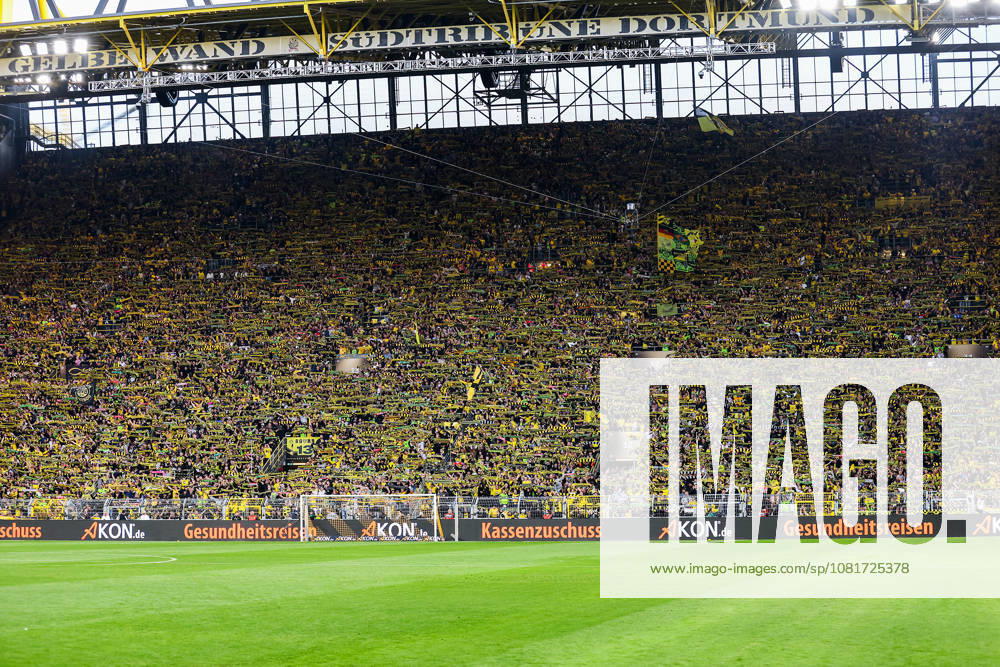 Franz Beckenbauer Supercup 2026 - Borussia Dortmund - FC Bayern München am 22.08.2026 im Signal Iduna Park in Dortmund Die Borussia Dortmund Fans auf der Südtribüne Suedtribuene mit einer Schalparade