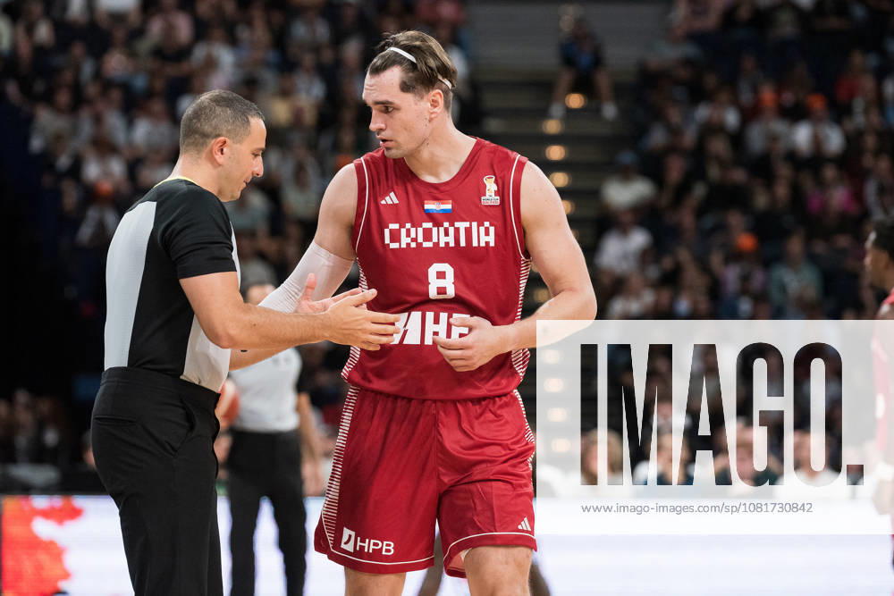 Basketball, Turkish Airlines Supercup 2026, Türkei - Kroatien, Barclays Arena (Hamburg), 22.08.2026, Finale Mario Hezonja ( 8, KROATIEN, Forward, Real Madrid) diskutiert kurz mit dem Schiedsrichter