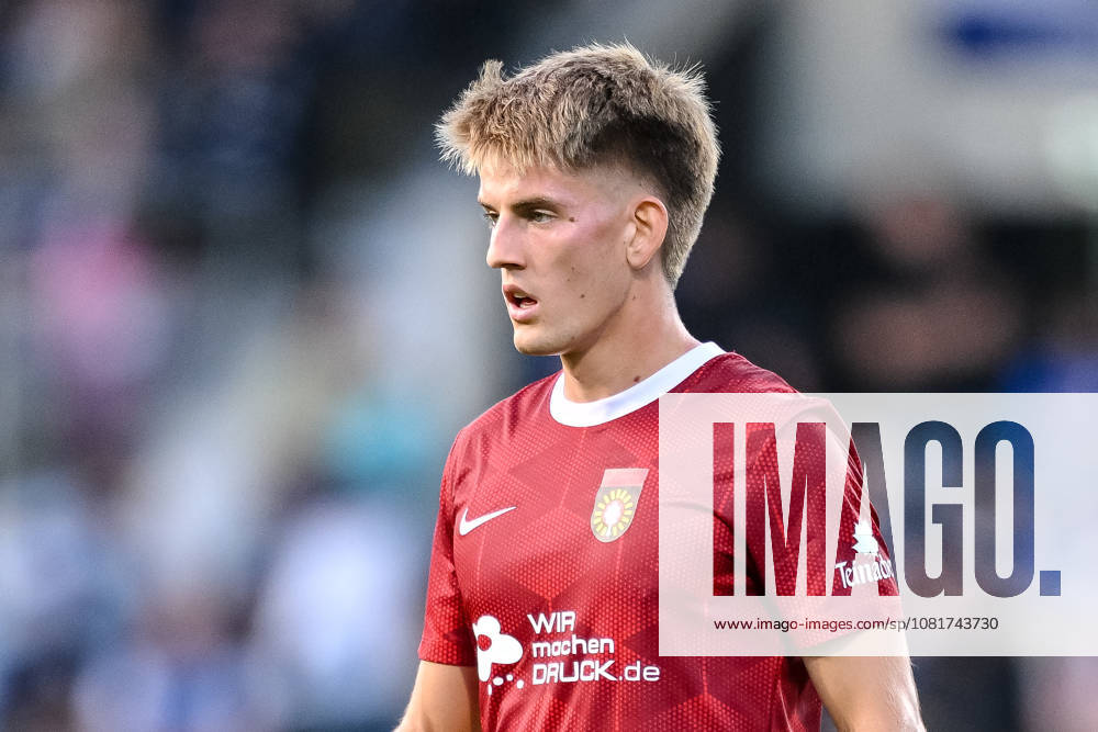 Lukas Stopel (SG Sonnenhof Grossaspach) Schaut waehrend des DFB-Pokal 1 Runde Spiels zwichen SG Sonnenhof Grossaspach v Arminia Bielefeld, Wir machen Druck Arena am 22. August 2026 in Grossaspach, Deutschland. (Foto von Harry Langer DeFodi Images) +++ Lukas Stopel (SG Sonnenhof Grossaspach) Looks on during the DFB-Pokal 1 Runde match between SG Sonnenhof Grossaspach v Arminia Bielefeld at Wir machen Druck Arena on August 22, 2026 in Grossaspach, Germany. (Photo by Harry Langer DeFodi Images) (Photo by Harry Langer DeFodi Images) DFB DFL REGULATIONS PROHIBIT ANY USE OF PHOTOGRAPHS AS IMAGE SEQUENCES AND OR QUASI-VIDEO. -