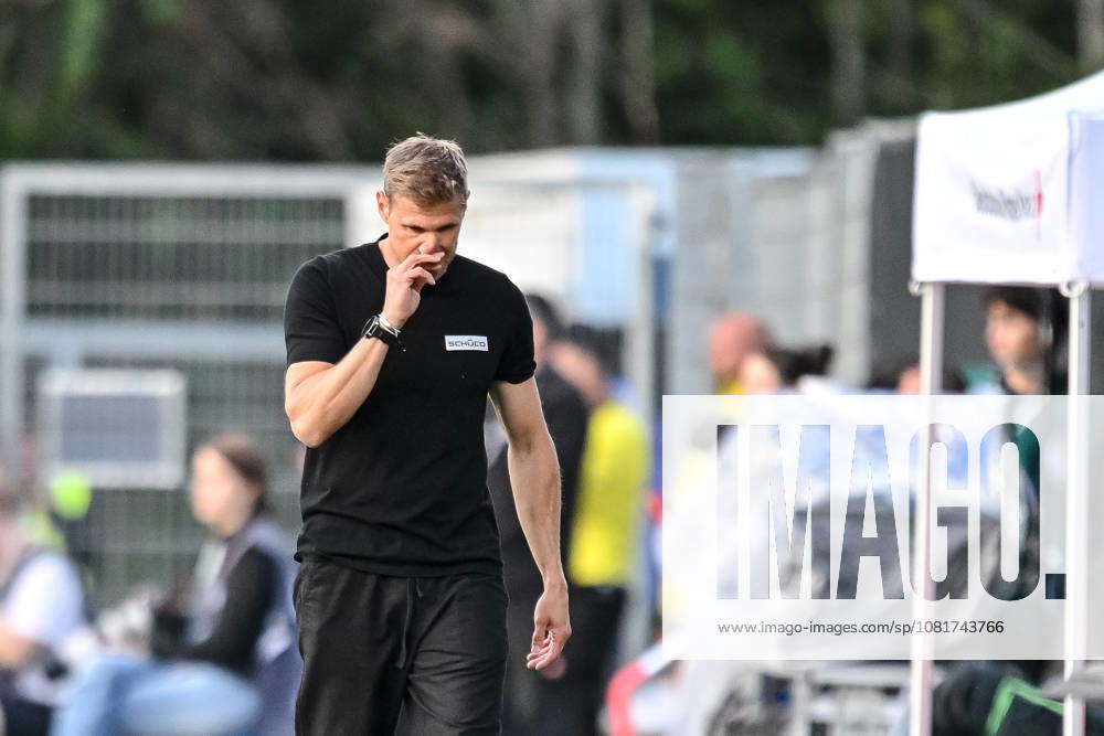Trainer Oliver Kirch (Arminia Bielefeld) gestikuliert, gestik waehrend des DFB-Pokal 1 Runde Spiels zwichen SG Sonnenhof Grossaspach v Arminia Bielefeld, Wir machen Druck Arena am 22. August 2026 in Grossaspach, Deutschland. (Foto von Harry Langer DeFodi Images) +++ Trainer Oliver Kirch (Arminia Bielefeld) gestures during the DFB-Pokal 1 Runde match between SG Sonnenhof Grossaspach v Arminia Bielefeld at Wir machen Druck Arena on August 22, 2026 in Grossaspach, Germany. (Photo by Harry Langer DeFodi Images) (Photo by Harry Langer DeFodi Images) DFB DFL REGULATIONS PROHIBIT ANY USE OF PHOTOGRAPHS AS IMAGE SEQUENCES AND OR QUASI-VIDEO. -