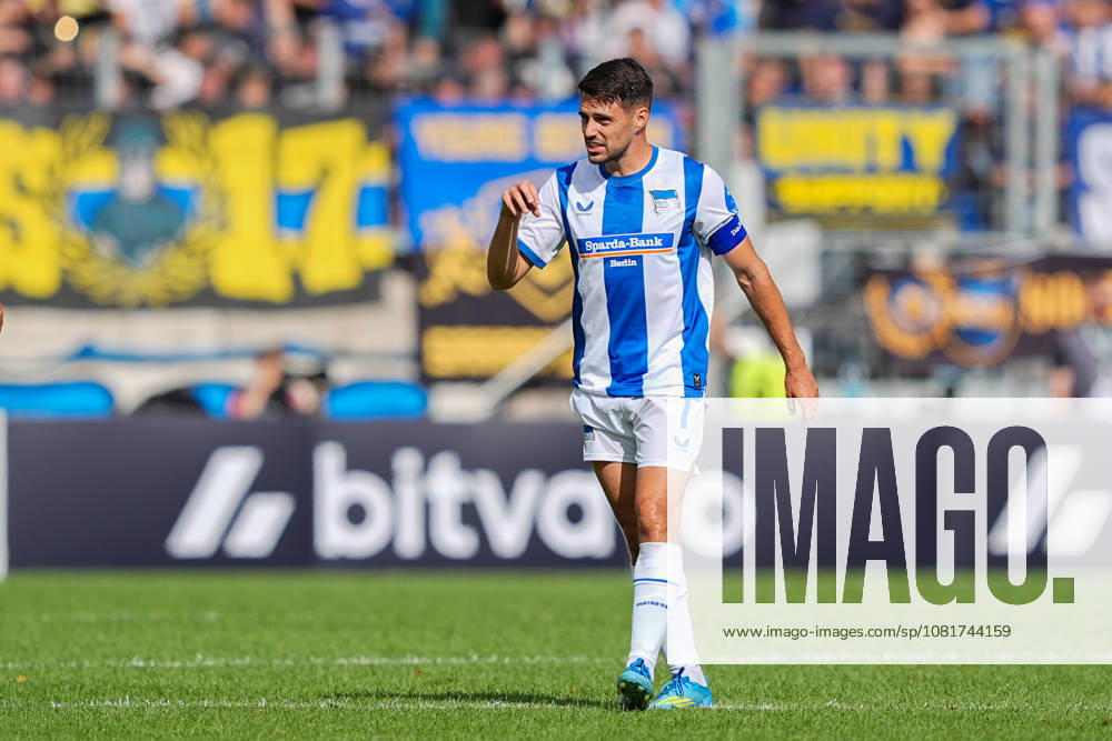 Fußball, DFB Pokal, 1. FC Saarbrücken - Hertha BSC, Saison 2026 2027, Ludwigsparkstadion: Josip Brekalo (Hertha BSC, 7) DFB regulations prohibit any use of photographs as image sequences and or quasi-video.