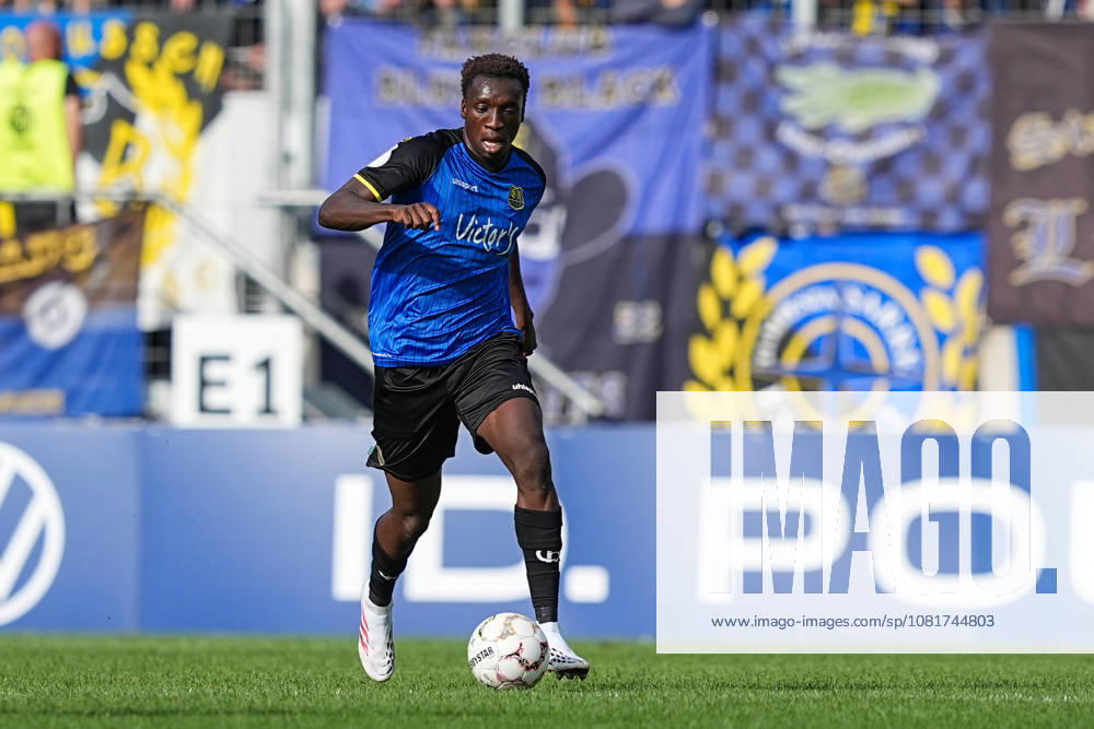 Fußball, DFB Pokal, 1. FC Saarbrücken - Hertha BSC, Saison 2026 2027, Ludwigsparkstadion: Abdoulaye Kamara (1.FC Saarbruecken, 15) DFB regulations prohibit any use of photographs as image sequences and or quasi-video.