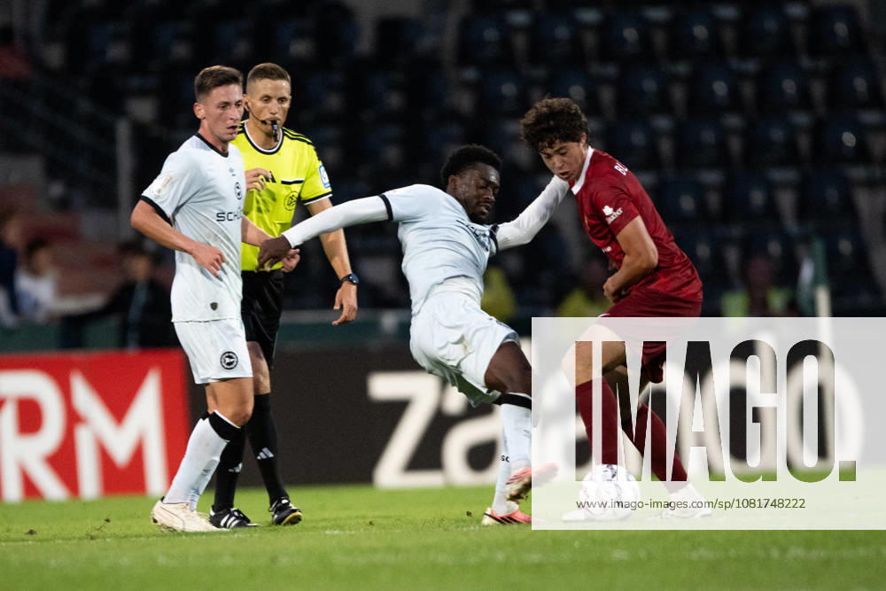 Benjamin Bediako Boakye, (DSC Arminia Bielefeld, 27), links, und Franz Bleicher, (SG Sonnenhof Grossaspach, 04), verbissener Zweikampf SG Sonnenhof Grossaspach vs. Arminia Bielefeld, Fussball, GER, DFB Pokal, 1. Runde, Saison 2026 2027, 22.08.2026, Eibner-Pressefoto Andreas Ulmer SG Sonnenhof Grossaspach vs. Arminia Bielefeld, Fussball, GER, DFB Pokal, 1. Runde, Saison 2026 2027, 22.08.2026, Aspach
