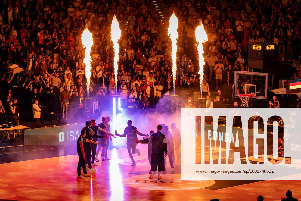 Basketball Hamburg 22.08.2026 Turkish Airlines Supercup 2026 Finale Deutschland (GER) - Kroatien (CRO) Teamvorstellung Deutschland Isaac Bonga (Deutschland, No.00)