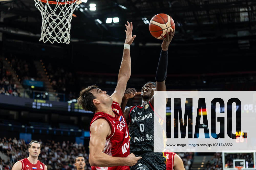 Basketball Hamburg 22.08.2026 Turkish Airlines Supercup 2026 Finale Deutschland (GER) - Kroatien (CRO) Isaac Bonga (Deutschland, No.00) Ivica Zubac (Kroatien, No.40)