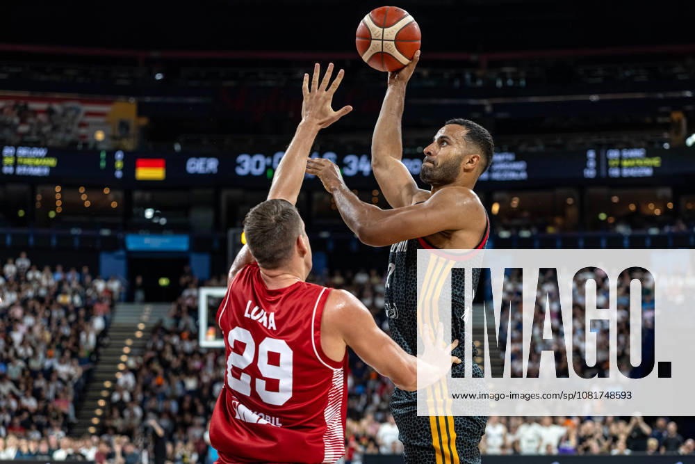 Basketball Hamburg 22.08.2026 Turkish Airlines Supercup 2026 Finale Deutschland (GER) - Kroatien (CRO) Johannes Thiemann (Deutschland, No.32) Luka Bozic (Kroatien, No.29)
