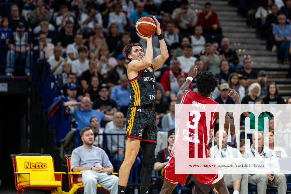 Basketball Hamburg 22.08.2026 Turkish Airlines Supercup 2026 Finale Deutschland (GER) - Kroatien (CRO) David Krämer (Deutschland, No.44) Kraemer Kramer Jaleen Smith (Kroatien, No.03)