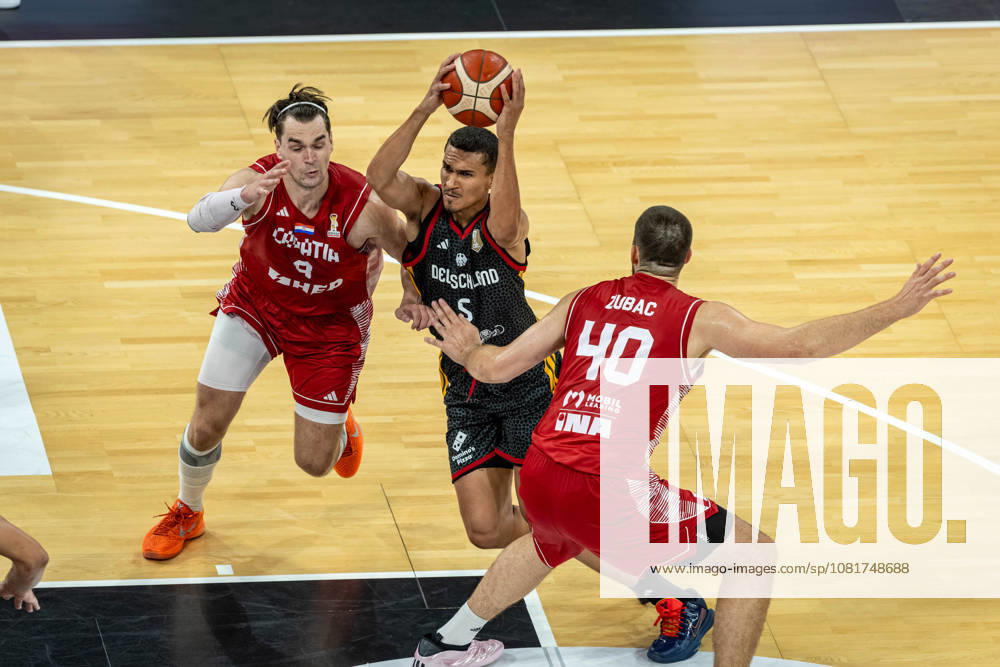 Basketball Hamburg 22.08.2026 Turkish Airlines Supercup 2026 Finale Deutschland (GER) - Kroatien (CRO) Tristan Da Silva (Deutschland, No.05) Mario Hezonja (Kroatien, No.08) Ivica Zubac (Kroatien, No.40)