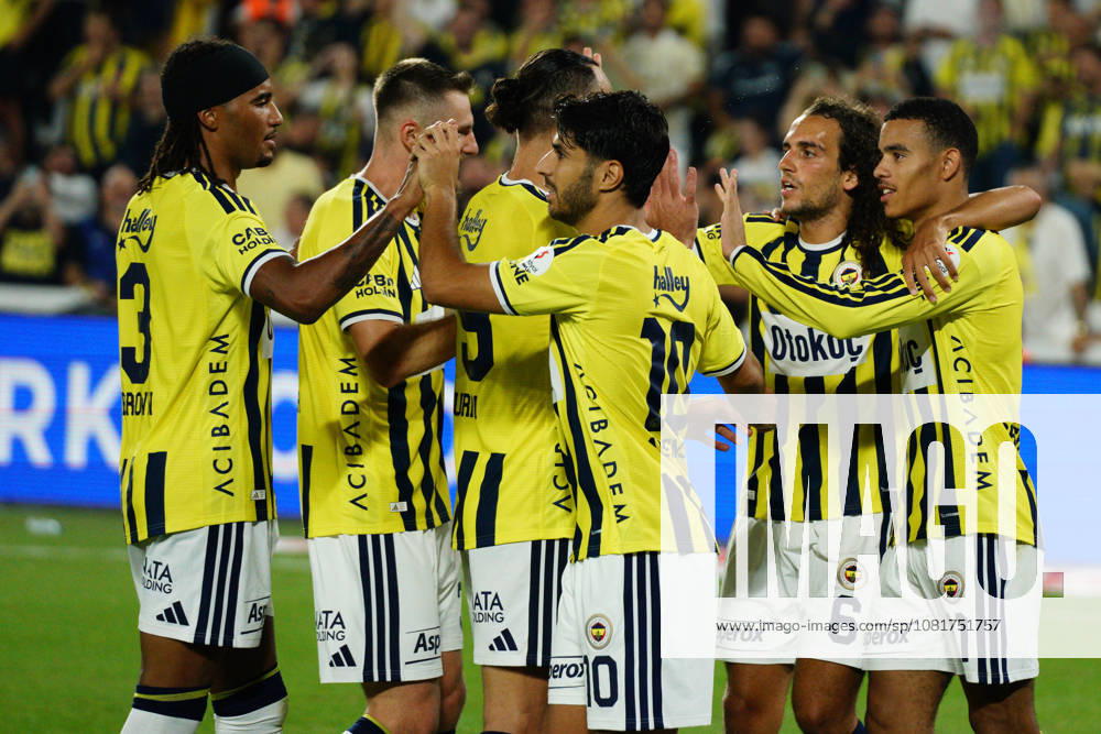 Mason Greenwood (R-1) and Matteo Guendouzi (R-2) and Fenerbahce players celebrates after fourth goal during the Turkish Super League 2026 27 match between Fenerbahce and Konyaspor at the Chobani Stadium, Fenerbahce Sukru Saracoglu Sports Complex in Istanbul, Turkey, on August 22, 2026. Kadikoy Turkey - ZUMAu194 20260822_zip_u194_031