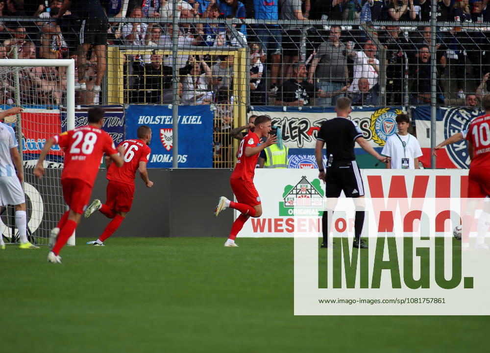 Fussball, Herren, DFB-Pokal, 1.Hauptrunde, Saison 2026 2027, TSV 1860 München - Holstein Kiel, Grünwalder Stadion 0:1 durch Phil Harres (Holstein Kiel) Tor, Jubel