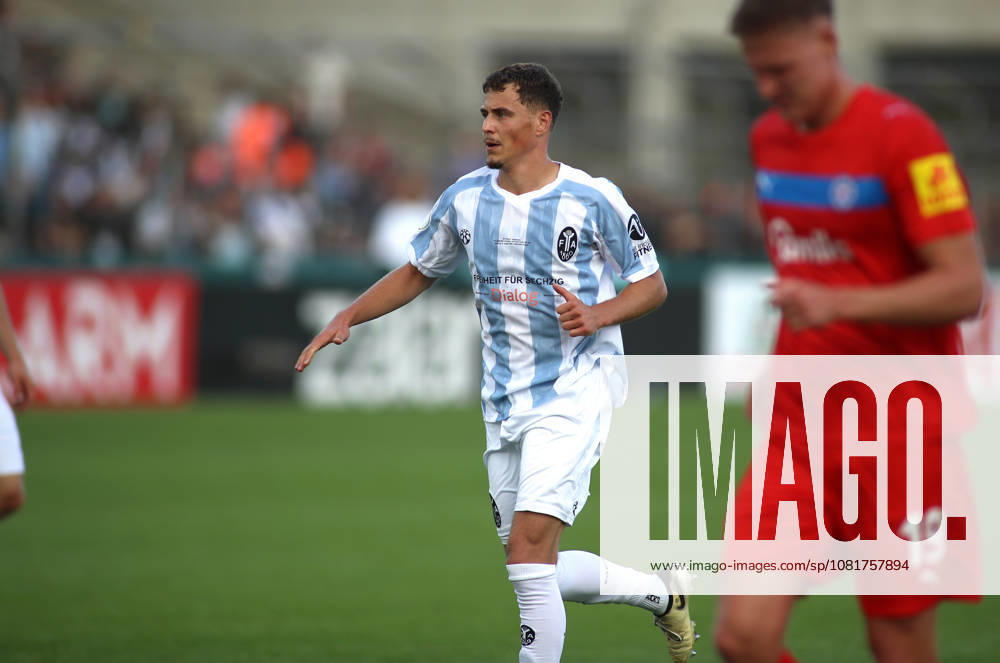 Fussball, Herren, DFB-Pokal, 1.Hauptrunde, Saison 2026 2027, TSV 1860 München - Holstein Kiel, Grünwalder Stadion Benedikt Hoppe (TSV 1860 München) im Laufen