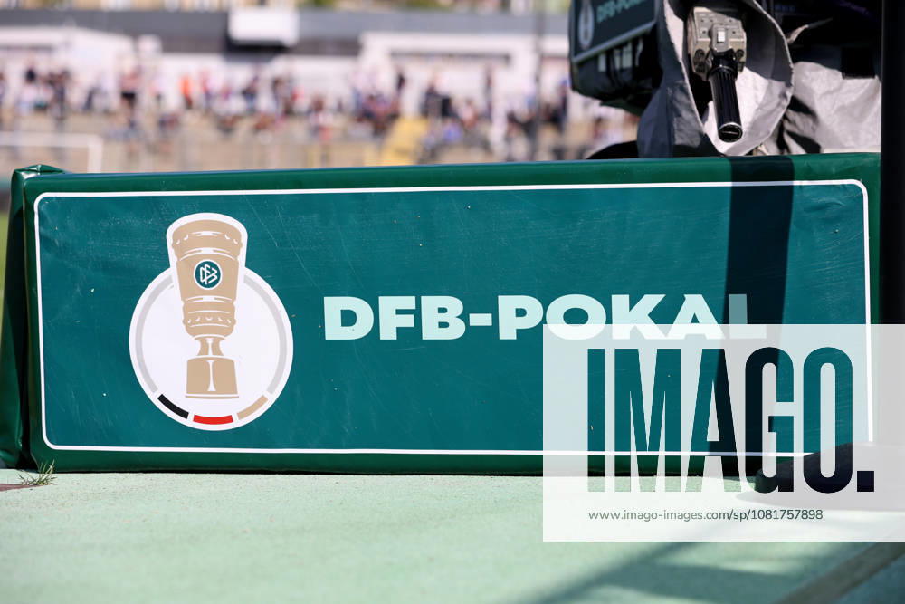 Fussball, Herren, DFB-Pokal, 1.Hauptrunde, Saison 2026 2027, TSV 1860 München - Holstein Kiel, Grünwalder Stadion Hier eine Bande mit dem Schriftzug und Logo des DFB-Pokal
