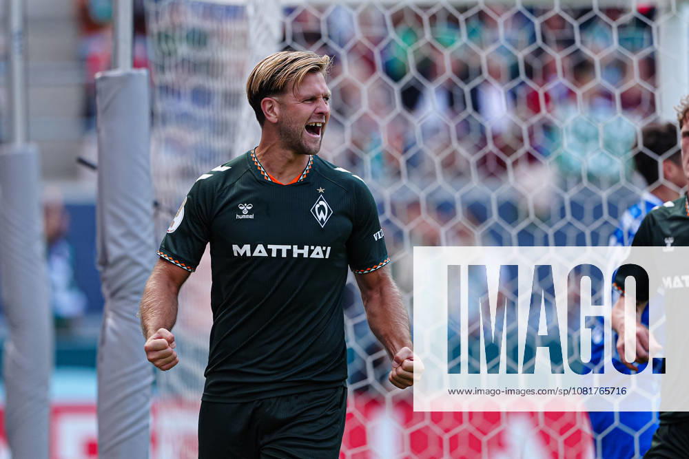 Torjubel nach Tor zum 0:2 per Elfmeter Strafstoss Niclas Füllkrug (SV Werder Bremen, 10) GER, Lüneburger SK Hansa vs. SV Werder Bremen, Fußball, DFB-Pokal, 1. Runde, Saison 2026 2027, 22.08.2026 GER, Lüneburger SK Hansa vs. SV Werder Bremen, Fußball, DFB-Pokal, 1. Runde, Saison 2026 2027, 22.08.2026 Hamburg