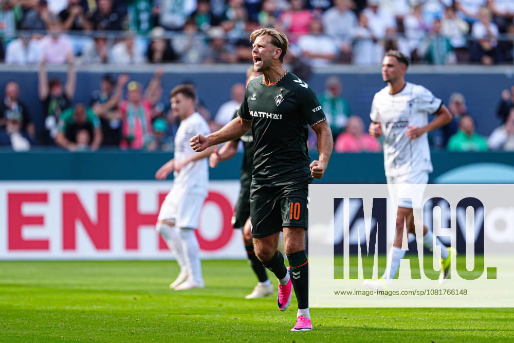 Torjubel nach Tor zum 0:2 per Elfmeter Strafstoss Niclas Füllkrug (SV Werder Bremen, 10) GER, Lüneburger SK Hansa vs. SV Werder Bremen, Fußball, DFB-Pokal, 1. Runde, Saison 2026 2027, 22.08.2026 GER, Lüneburger SK Hansa vs. SV Werder Bremen, Fußball, DFB-Pokal, 1. Runde, Saison 2026 2027, 22.08.2026 Hamburg