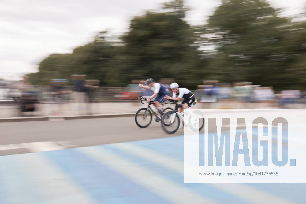 IRONMAN 70.3 Leipzig 2026: Radsegment, Sachsenbrücke Athletinnen und Athleten beim IRONMAN 70.3 Leipzig am 23. August 2026 während beim Radfahren. Der Wettkampf über die Halbdistanz umfasst 1,9 Kilometer Schwimmen, 90 Kilometer Radfahren und 21,1 Kilometer Laufen und ist Teil der internationalen IRONMAN-70.3-Serie.
