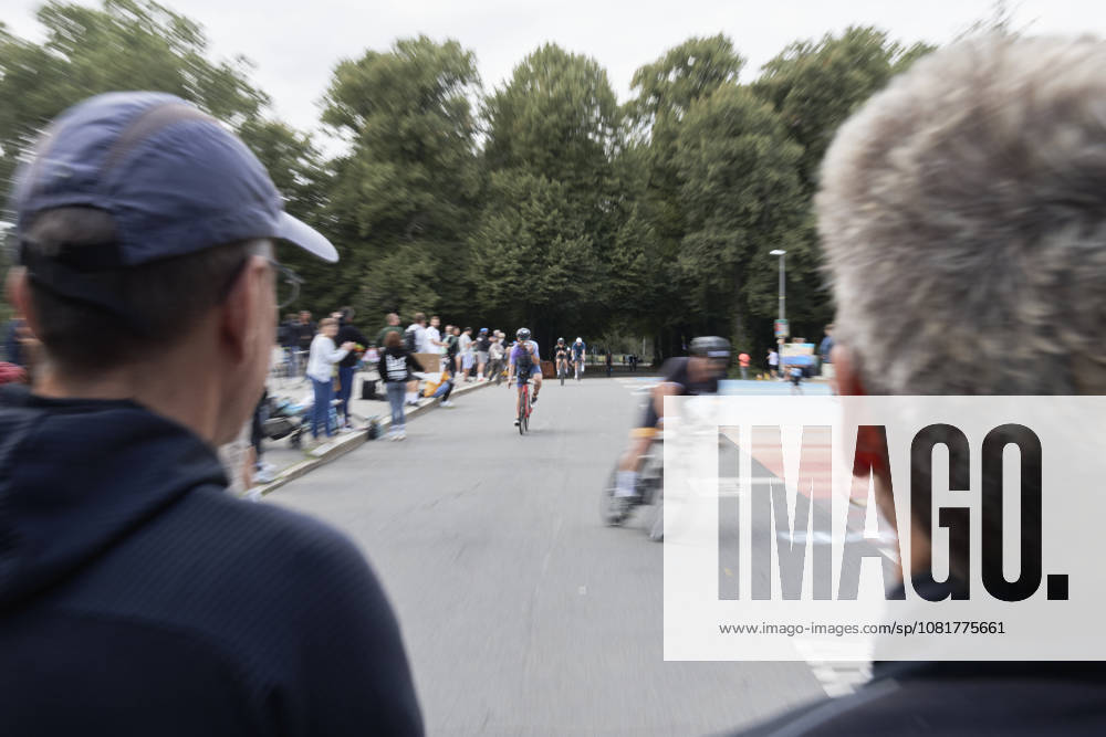 IRONMAN 70.3 Leipzig 2026: Radsegment, Sachsenbrücke Athletinnen und Athleten beim IRONMAN 70.3 Leipzig am 23. August 2026 während beim Radfahren. Der Wettkampf über die Halbdistanz umfasst 1,9 Kilometer Schwimmen, 90 Kilometer Radfahren und 21,1 Kilometer Laufen und ist Teil der internationalen IRONMAN-70.3-Serie.