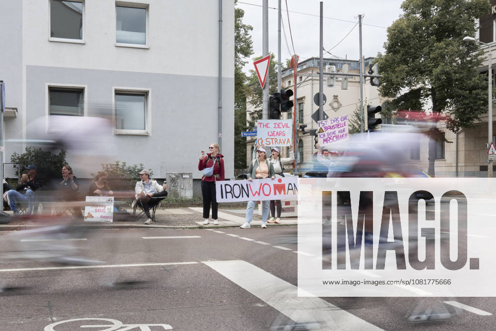 IRONMAN 70.3 Leipzig 2026: Radsegment, Marschnerstraße Athletinnen und Athleten beim IRONMAN 70.3 Leipzig am 23. August 2026 während beim Radfahren. Der Wettkampf über die Halbdistanz umfasst 1,9 Kilometer Schwimmen, 90 Kilometer Radfahren und 21,1 Kilometer Laufen und ist Teil der internationalen IRONMAN-70.3-Serie.