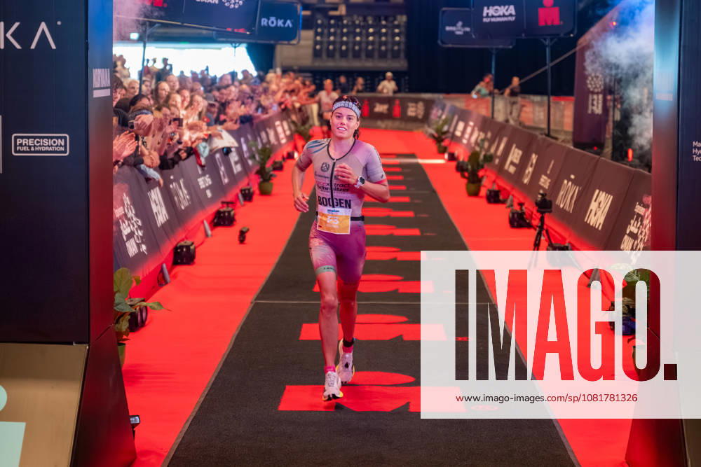 Leipzig - Triathlon-Premiere in Leipzig: Willy Hirsch und Caroline Pohle gewinnen Ironman 70.3, Leipziger Geschwister auf Platz 2 (Teil 2) 23.08.2026 ab 8 Uhr¨Stadtgebiet Leipzig und Umland ¨Fotograf: EHL Media Erik-Holm Langhof Im Foto: Bianca Bogen, Zweiter Platz Am Sonntagmorgen startete am Cospudener See erstmals ein Ironman 70.3 in Leipzig. Sportamtsleiterin Katja Büchel gab um 8 Uhr den Startschuss für die männlichen Profis, fünf Minuten später folgten die Profi-Frauen sowie weitere Minuten später Hunderte Amateur-Sportler. Insgesamt nahmen rund 2.500 Triathleten an der Veranstaltung teil. Vor ihnen lagen 1,9 Kilometer Schwimmen, 90 Kilometer Radfahren durch das Leipziger Neuseenland sowie ein abschließender Halbmarathon insgesamt rund 113 Kilometer. Schlussendlich setzte sich bei den Männern Wilhelm Willy Hirsch durch und gewann die Leipziger Premiere. Der Leipziger Triathlet Rico Bogen belegte den zweiten Platz, der Franzose Pierre Dupuy kam auf Platz drei. Das Rennen der Frauen entschied Caroline Pohle für sich. Bogens Schwester Bianca Bogen erreichte ebenfalls Platz zwei. Auf den dritten Podestplatz bei den Frauen kam Brooke Gillies aus Großbritannien. Leipzig Sachsen Deutschland