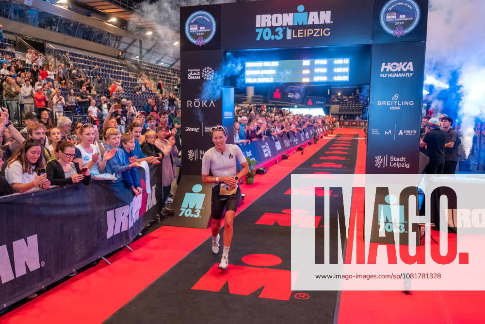 Leipzig - Triathlon-Premiere in Leipzig: Willy Hirsch und Caroline Pohle gewinnen Ironman 70.3, Leipziger Geschwister auf Platz 2 (Teil 2) 23.08.2026 ab 8 Uhr¨Stadtgebiet Leipzig und Umland ¨Fotograf: EHL Media Erik-Holm Langhof Im Foto: Bianca Bogen, Zweiter Platz Am Sonntagmorgen startete am Cospudener See erstmals ein Ironman 70.3 in Leipzig. Sportamtsleiterin Katja Büchel gab um 8 Uhr den Startschuss für die männlichen Profis, fünf Minuten später folgten die Profi-Frauen sowie weitere Minuten später Hunderte Amateur-Sportler. Insgesamt nahmen rund 2.500 Triathleten an der Veranstaltung teil. Vor ihnen lagen 1,9 Kilometer Schwimmen, 90 Kilometer Radfahren durch das Leipziger Neuseenland sowie ein abschließender Halbmarathon insgesamt rund 113 Kilometer. Schlussendlich setzte sich bei den Männern Wilhelm Willy Hirsch durch und gewann die Leipziger Premiere. Der Leipziger Triathlet Rico Bogen belegte den zweiten Platz, der Franzose Pierre Dupuy kam auf Platz drei. Das Rennen der Frauen entschied Caroline Pohle für sich. Bogens Schwester Bianca Bogen erreichte ebenfalls Platz zwei. Auf den dritten Podestplatz bei den Frauen kam Brooke Gillies aus Großbritannien. Leipzig Sachsen Deutschland