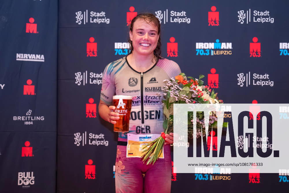 Leipzig - Triathlon-Premiere in Leipzig: Willy Hirsch und Caroline Pohle gewinnen Ironman 70.3, Leipziger Geschwister auf Platz 2 (Teil 2) 23.08.2026 ab 8 Uhr¨Stadtgebiet Leipzig und Umland ¨Fotograf: EHL Media Erik-Holm Langhof Im Foto: Bianca Bogen, Zweiter Platz Am Sonntagmorgen startete am Cospudener See erstmals ein Ironman 70.3 in Leipzig. Sportamtsleiterin Katja Büchel gab um 8 Uhr den Startschuss für die männlichen Profis, fünf Minuten später folgten die Profi-Frauen sowie weitere Minuten später Hunderte Amateur-Sportler. Insgesamt nahmen rund 2.500 Triathleten an der Veranstaltung teil. Vor ihnen lagen 1,9 Kilometer Schwimmen, 90 Kilometer Radfahren durch das Leipziger Neuseenland sowie ein abschließender Halbmarathon insgesamt rund 113 Kilometer. Schlussendlich setzte sich bei den Männern Wilhelm Willy Hirsch durch und gewann die Leipziger Premiere. Der Leipziger Triathlet Rico Bogen belegte den zweiten Platz, der Franzose Pierre Dupuy kam auf Platz drei. Das Rennen der Frauen entschied Caroline Pohle für sich. Bogens Schwester Bianca Bogen erreichte ebenfalls Platz zwei. Auf den dritten Podestplatz bei den Frauen kam Brooke Gillies aus Großbritannien. Leipzig Sachsen Deutschland