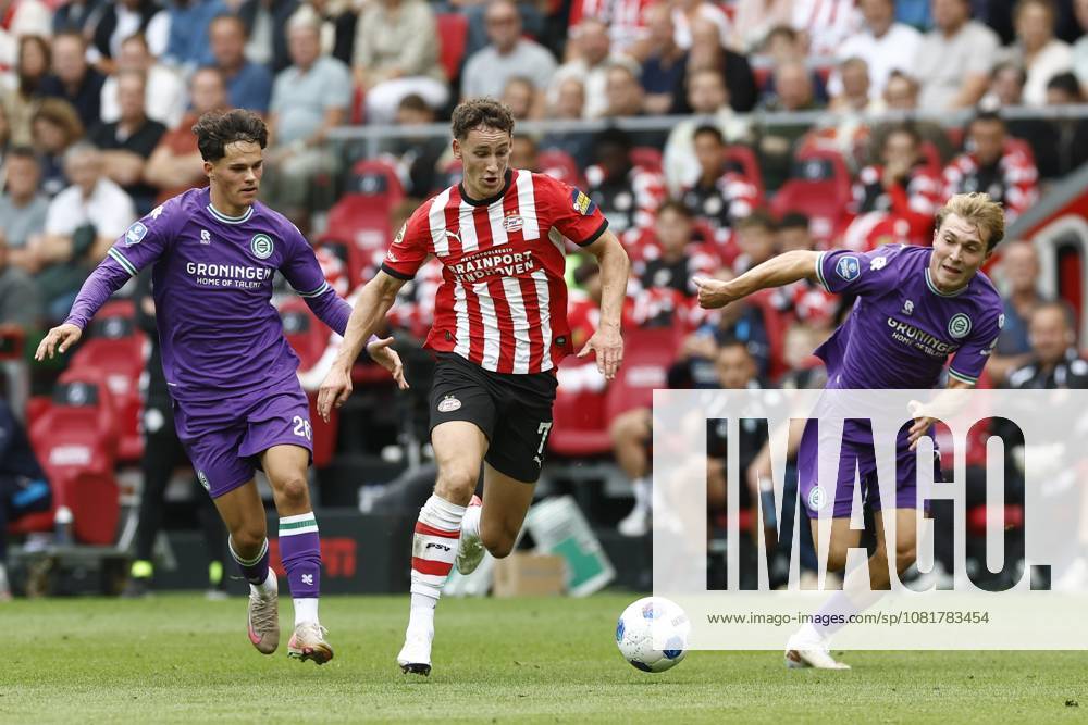 , Philips stadium , season 2026 202 , Dutch Eredivisie football , match between PSV and FC Gronngen , picture shows PSV player Ruben van Bommel , FC Groningen player Thom van Bergen PSV - Groningen x205973902x