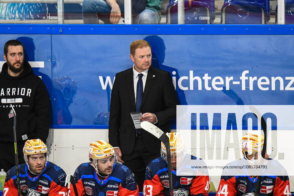 Nuernberg Ice Tigers vs. Loewen Frankfurt, Eishockey, Deutsche Eishockey Liga, Penny DEL, Vorbereitungsspiel, Gaeuboden Cup, Saison 2026 2027 am 23.08.2026 Coach Mitch O Keefe (Nuernberg Ice Tigers), Eishockey Herren, Deutsche Eishockey Liga, Penny DEL, Vorbereitungsspiel, Gaeuboden Cup, Saison 2026 2027 am 23.08.2026 im Eisstadion am Pulverturm, Nuernberg Ice Tigers (blau) gegen Loewen Frankfurt (weiss)
