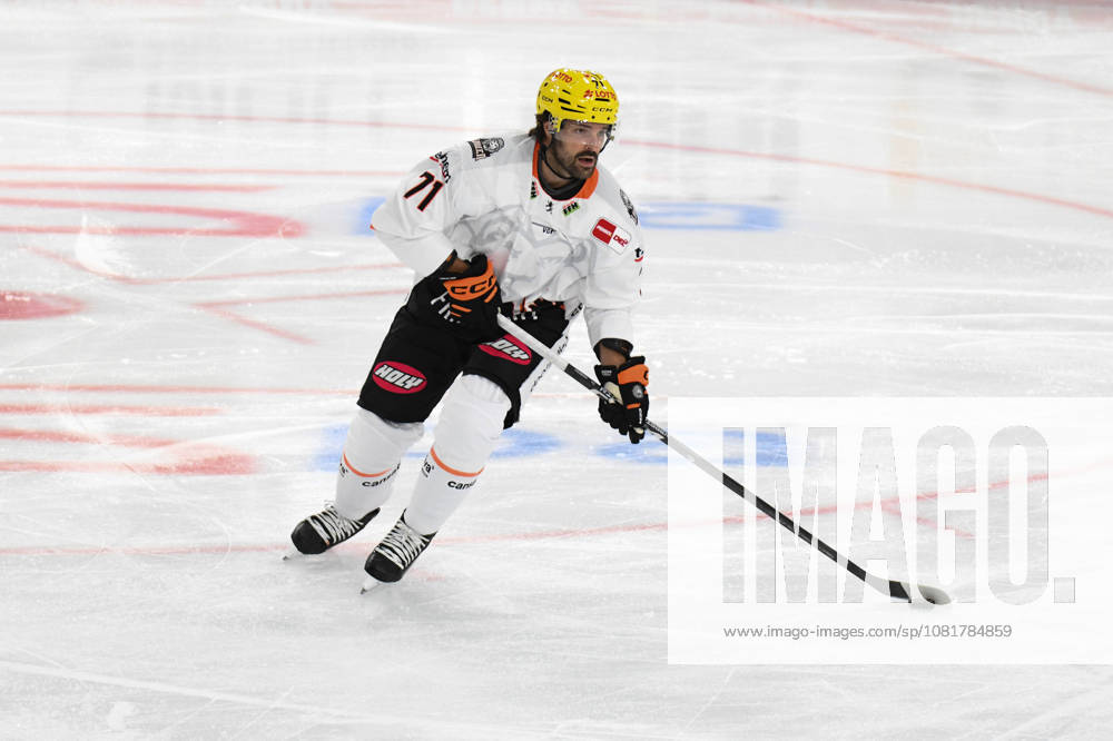 Nuernberg Ice Tigers vs. Loewen Frankfurt, Eishockey, Deutsche Eishockey Liga, Penny DEL, Vorbereitungsspiel, Gaeuboden Cup, Saison 2026 2027 am 23.08.2026 Linus Froeberg (Loewen Frankfurt), Eishockey Herren, Deutsche Eishockey Liga, Penny DEL, Vorbereitungsspiel, Gaeuboden Cup, Saison 2026 2027 am 23.08.2026 im Eisstadion am Pulverturm, Nuernberg Ice Tigers (blau) gegen Loewen Frankfurt (weiss)