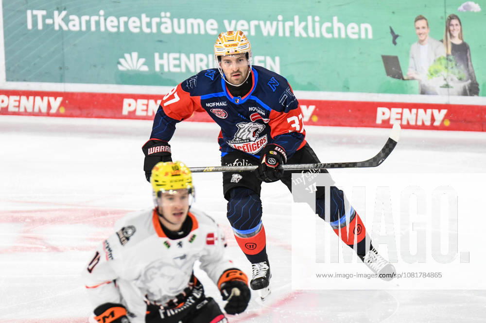 Nuernberg Ice Tigers vs. Loewen Frankfurt, Eishockey, Deutsche Eishockey Liga, Penny DEL, Vorbereitungsspiel, Gaeuboden Cup, Saison 2026 2027 am 23.08.2026 Tyler Spezia (Nuernberg Ice Tigers), Eishockey Herren, Deutsche Eishockey Liga, Penny DEL, Vorbereitungsspiel, Gaeuboden Cup, Saison 2026 2027 am 23.08.2026 im Eisstadion am Pulverturm, Nuernberg Ice Tigers (blau) gegen Loewen Frankfurt (weiss)