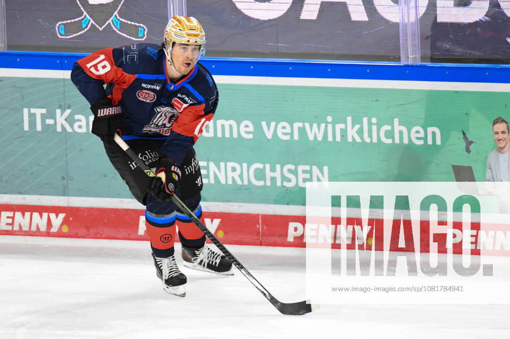 Nuernberg Ice Tigers vs. Loewen Frankfurt, Eishockey, Deutsche Eishockey Liga, Penny DEL, Vorbereitungsspiel, Gaeuboden Cup, Saison 2026 2027 am 23.08.2026 Austin Magera (Nuernberg Ice Tigers), Eishockey Herren, Deutsche Eishockey Liga, Penny DEL, Vorbereitungsspiel, Gaeuboden Cup, Saison 2026 2027 am 23.08.2026 im Eisstadion am Pulverturm, Nuernberg Ice Tigers (blau) gegen Loewen Frankfurt (weiss)