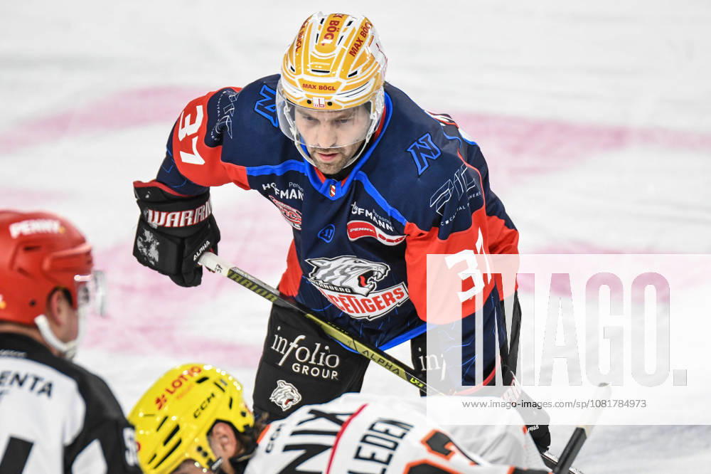 Nuernberg Ice Tigers vs. Loewen Frankfurt, Eishockey, Deutsche Eishockey Liga, Penny DEL, Vorbereitungsspiel, Gaeuboden Cup, Saison 2026 2027 am 23.08.2026 Tyler Spezia (Nuernberg Ice Tigers), Eishockey Herren, Deutsche Eishockey Liga, Penny DEL, Vorbereitungsspiel, Gaeuboden Cup, Saison 2026 2027 am 23.08.2026 im Eisstadion am Pulverturm, Nuernberg Ice Tigers (blau) gegen Loewen Frankfurt (weiss)
