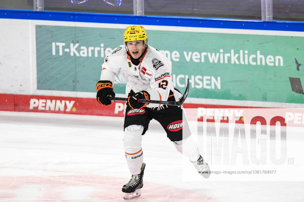 Nuernberg Ice Tigers vs. Loewen Frankfurt, Eishockey, Deutsche Eishockey Liga, Penny DEL, Vorbereitungsspiel, Gaeuboden Cup, Saison 2026 2027 am 23.08.2026 Noah Dunham (Loewen Frankfurt), Eishockey Herren, Deutsche Eishockey Liga, Penny DEL, Vorbereitungsspiel, Gaeuboden Cup, Saison 2026 2027 am 23.08.2026 im Eisstadion am Pulverturm, Nuernberg Ice Tigers (blau) gegen Loewen Frankfurt (weiss)