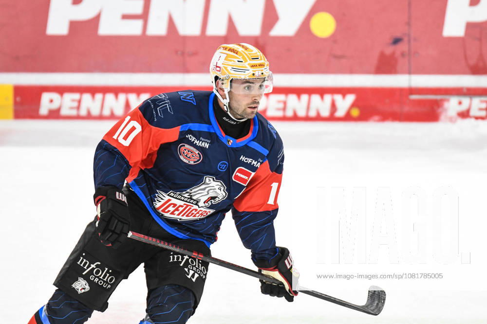 Nuernberg Ice Tigers vs. Loewen Frankfurt, Eishockey, Deutsche Eishockey Liga, Penny DEL, Vorbereitungsspiel, Gaeuboden Cup, Saison 2026 2027 am 23.08.2026 Evan Barratt (Nuernberg Ice Tigers), Eishockey Herren, Deutsche Eishockey Liga, Penny DEL, Vorbereitungsspiel, Gaeuboden Cup, Saison 2026 2027 am 23.08.2026 im Eisstadion am Pulverturm, Nuernberg Ice Tigers (blau) gegen Loewen Frankfurt (weiss)
