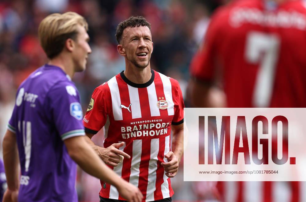 EINDHOVEN - PSV Eindhoven aanvaller Ivan Perisic heeft gescoord tijdens de Vriendenloterij eredivisie wedstrijd tussen PSV en FC Groningen in Philips stadion op 23 augustus 2026 in Eindhoven , Nederland. -