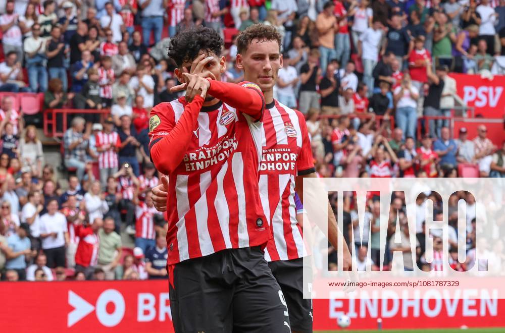 EINDHOVEN - PSV Eindhoven aanvaller Ricardo Pepi juicht nadat hij heeft gescoord tijdens de Vriendenloterij eredivisie wedstrijd tussen PSV en FC Groningen in Philips stadion op 23 augustus 2026 in Eindhoven , Nederland. -