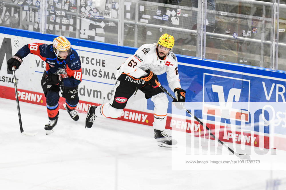 Nuernberg Ice Tigers vs. Loewen Frankfurt, Eishockey, Deutsche Eishockey Liga, Penny DEL, Vorbereitungsspiel, Gaeuboden Cup, Saison 2026 2027 am 23.08.2026 Maximilian Merkl (Nuernberg Ice Tigers), um Duell um den Puck mit Matthew Wedman (Loewen Frankfurt), Eishockey Herren, Deutsche Eishockey Liga, Penny DEL, Vorbereitungsspiel, Gaeuboden Cup, Saison 2026 2027 am 23.08.2026 im Eisstadion am Pulverturm, Nuernberg Ice Tigers (blau) gegen Loewen Frankfurt (weiss)