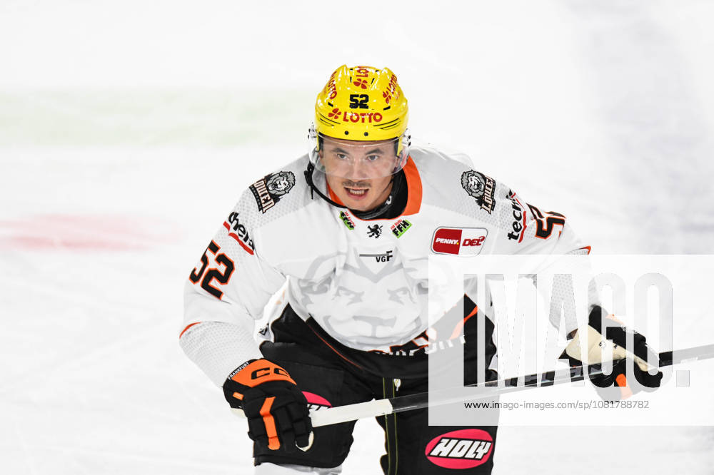 Nuernberg Ice Tigers vs. Loewen Frankfurt, Eishockey, Deutsche Eishockey Liga, Penny DEL, Vorbereitungsspiel, Gaeuboden Cup, Saison 2026 2027 am 23.08.2026 Maksim Mathushkin (Loewen Frankfurt), Eishockey Herren, Deutsche Eishockey Liga, Penny DEL, Vorbereitungsspiel, Gaeuboden Cup, Saison 2026 2027 am 23.08.2026 im Eisstadion am Pulverturm, Nuernberg Ice Tigers (blau) gegen Loewen Frankfurt (weiss)