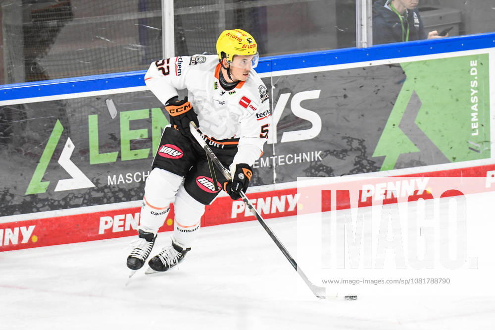 Nuernberg Ice Tigers vs. Loewen Frankfurt, Eishockey, Deutsche Eishockey Liga, Penny DEL, Vorbereitungsspiel, Gaeuboden Cup, Saison 2026 2027 am 23.08.2026 Maksim Mathushkin (Loewen Frankfurt), Eishockey Herren, Deutsche Eishockey Liga, Penny DEL, Vorbereitungsspiel, Gaeuboden Cup, Saison 2026 2027 am 23.08.2026 im Eisstadion am Pulverturm, Nuernberg Ice Tigers (blau) gegen Loewen Frankfurt (weiss)