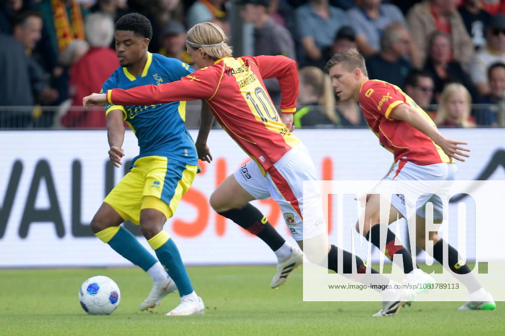 2026-08-23 Go Ahead Eagles v ADO Den Haag - VriendenLoterij Eredivisie DEVENTER, NETHERLANDS - AUGUST 23: (L-R) Nigel Thomas of ADO Den Haag, Soren Tengstedt of Go Ahead Eagles during the VriendenLoterij Eredivisie match between Go Ahead Eagles and ADO Den Haag at De Adelaarshorst on August 23, 2026 in Deventer, Netherlands. Deventer De Adelaarshorst Netherlands Content not available for redistribution in The Netherlands directly or indirectly through any third parties.