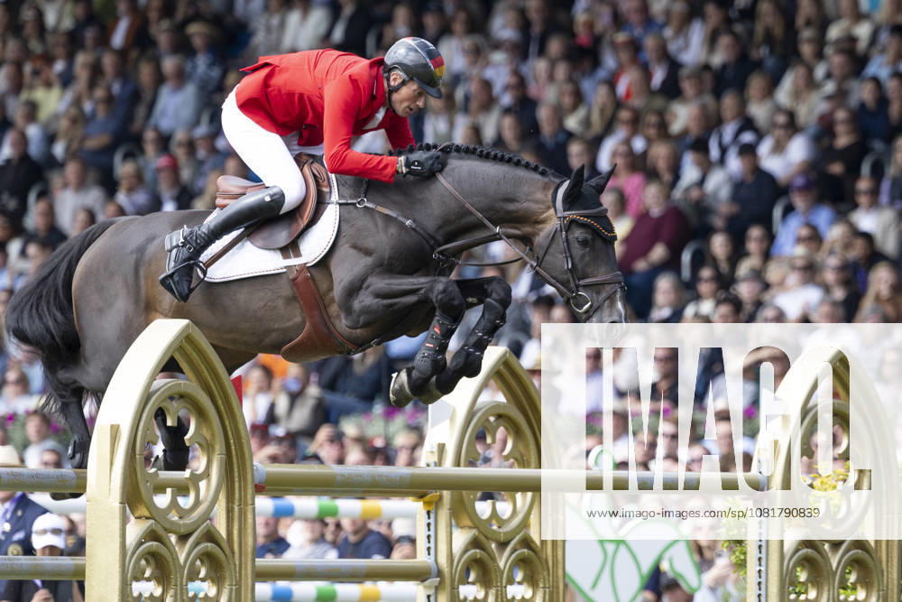 Daniel DEUSSER (GER) auf Otello de Guldenboom, im Sprung, Einzelaktion, Aktion, im Springen S3, Umlauf A, FEI Jumping World Championship, WM, Weltmeisterschaft - Individual Final - LONGINES-Preis, am 23.08.2026, FEI Reit Weltmeisterschaft Aachen 2026 vom 11. - 23.08.2026 in Aachen Deutschland; Â