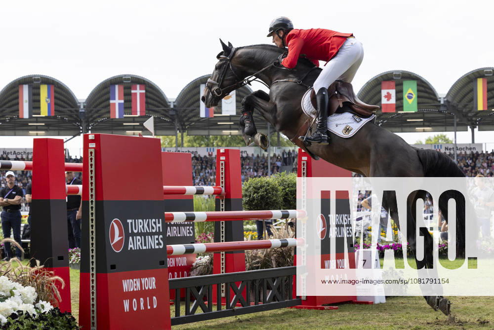 Daniel DEUSSER (GER) auf Otello de Guldenboom, im Sprung, Einzelaktion, Aktion, im Springen S3, Umlauf A, FEI Jumping World Championship, WM, Weltmeisterschaft - Individual Final - LONGINES-Preis, am 23.08.2026, FEI Reit Weltmeisterschaft Aachen 2026 vom 11. - 23.08.2026 in Aachen Deutschland; Â