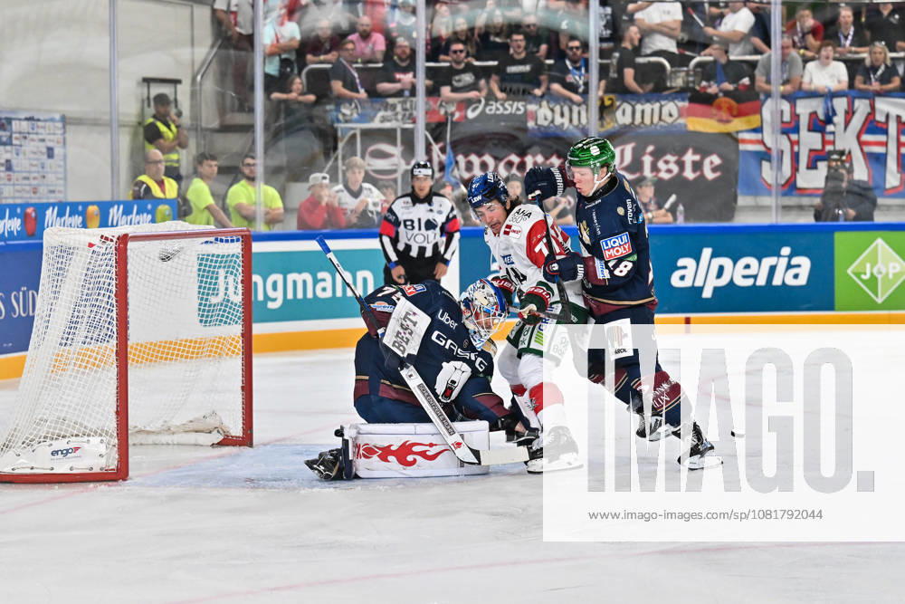 Dolomitencup 2026; Eisbären Berlin - Augsburger Panther; 23.08.2026 NEUMARKT, ITALY - 23. AUGUST: v. l. Jonas NEFFIN (Eisbären Berlin 75), Luke TOPOROWSKI (Augsburger Panther 77), Jonas MÜLLER (Eisbären Berlin 18) während dem Testspiel zwischen den Eisbären Berlin und den Augsburger Panthern beim Dolomitencup in der Würth Arena Neumarkt