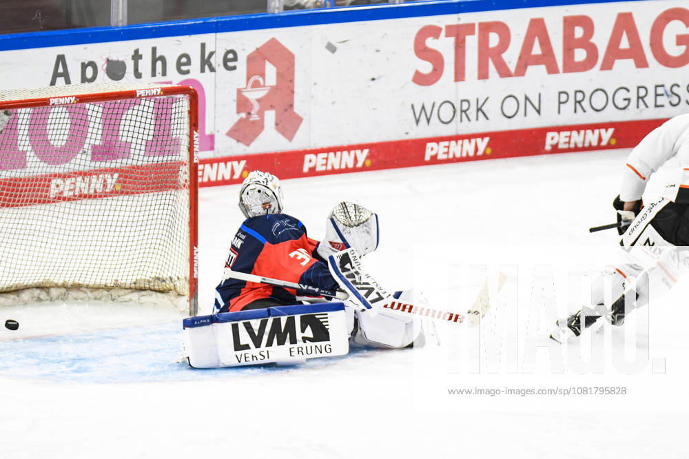 Nuernberg Ice Tigers vs. Loewen Frankfurt, Eishockey, Deutsche Eishockey Liga, Penny DEL, Vorbereitungsspiel, Gaeuboden Cup, Saison 2026 2027 am 23.08.2026 Luis Jannett (Nuernberg Ice Tigers) ist geschalgen, Eric Uba (Loewen Frankfurt) (nicht im Bild)- trifft, Eishockey Herren, Deutsche Eishockey Liga, Penny DEL, Vorbereitungsspiel, Gaeuboden Cup, Saison 2026 2027 am 23.08.2026 im Eisstadion am Pulverturm, Nuernberg Ice Tigers (blau) gegen Loewen Frankfurt (weiss)