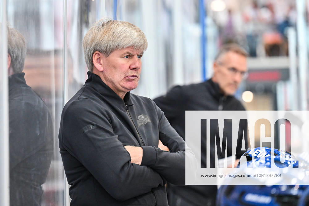 Dolomitencup 2026; Eisbären Berlin - Augsburger Panther; 23.08.2026 NEUMARKT, ITALY - 23. AUGUST: im Bild Bill PETERS Headcoach Augsburger Panther Einzelfoto Freisteller während dem Testspiel zwischen den Eisbären Berlin und den Augsburger Panthern beim Dolomitencup in der Würth Arena Neumarkt