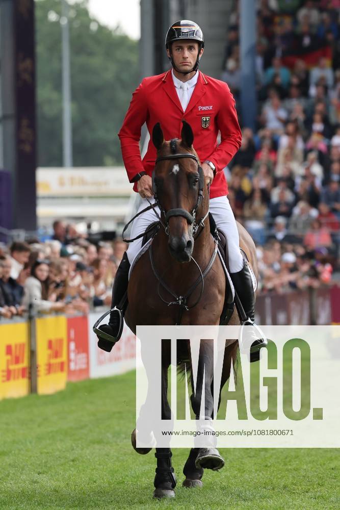 Richard Vogel (GER, Deutschland) mit Pferd United Touch S, aktueller Europameister und Sieger des Rolex Grand Prix von Aachen 2026 (CHIO Aachen), FEI Jumping World Championship, WM, Weltmeisterschaft Third Competition Individual Final LONGINES-Prize, Longines-Preis, Parcourbesichtigung, Springen, Enttäuschung, Fehler, Jumping, AACHEN - FEI World Championships 2026, Finale Weltfest des Pferdesports, Reitsport Weltmeisterschaft 2026, Aachen 2026, Welcome Home 2026, Aachener Soers, 11. bis 23. August 2026, Reitsport, 23.08.2026, Aachen Aachener Soers Deutschland