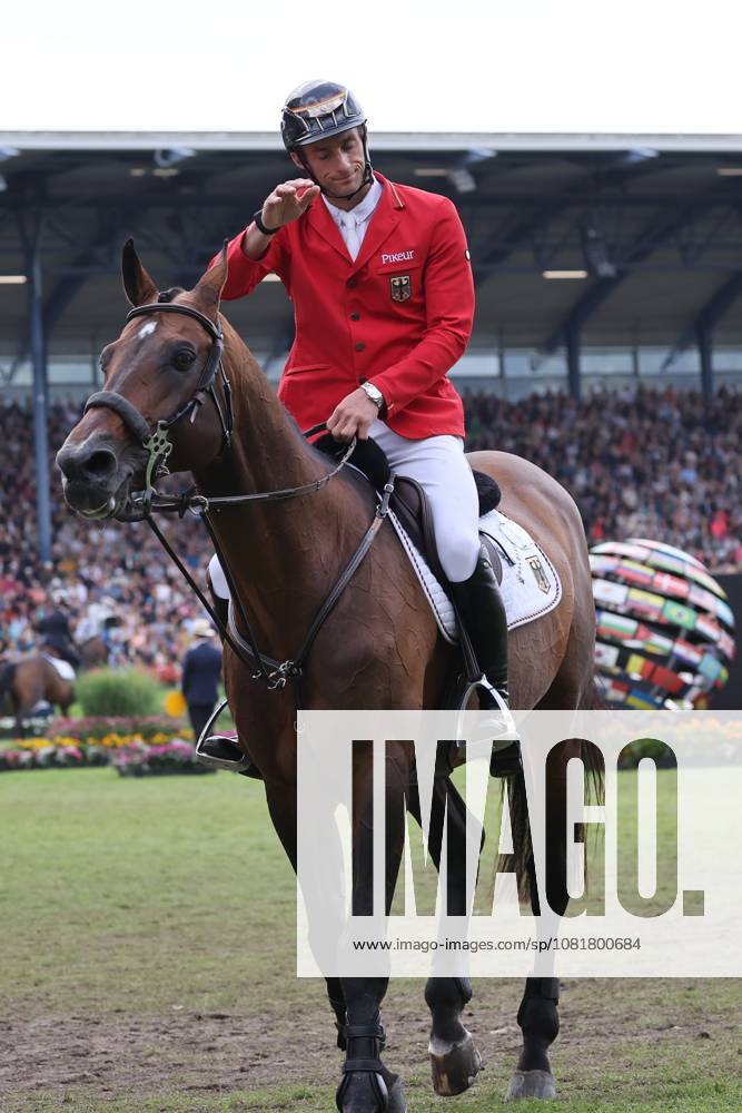 Richard Vogel (GER, Deutschland) mit Pferd United Touch S, aktueller Europameister und Sieger des Rolex Grand Prix von Aachen 2026 (CHIO Aachen), FEI Jumping World Championship, WM, Weltmeisterschaft Third Competition Individual Final LONGINES-Prize, Longines-Preis, Parcourbesichtigung, Springen, Enttäuschung, Fehler, Jumping, AACHEN - FEI World Championships 2026, Finale Weltfest des Pferdesports, Reitsport Weltmeisterschaft 2026, Aachen 2026, Welcome Home 2026, Aachener Soers, 11. bis 23. August 2026, Reitsport, 23.08.2026, Aachen Aachener Soers Deutschland